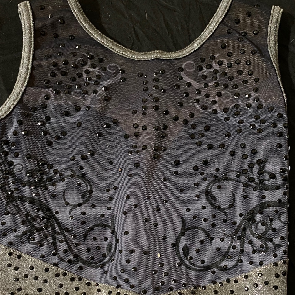 QUATRO. Girls' Metallic Gray and Black Gymnastics Leotard - Picture 6 of 8